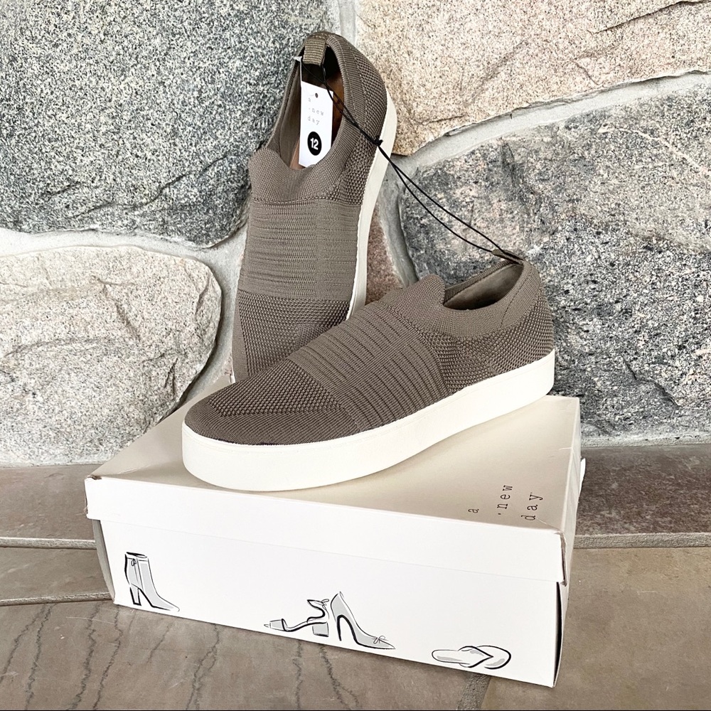 NIB A New Day pull-on sneakers women’s size 12